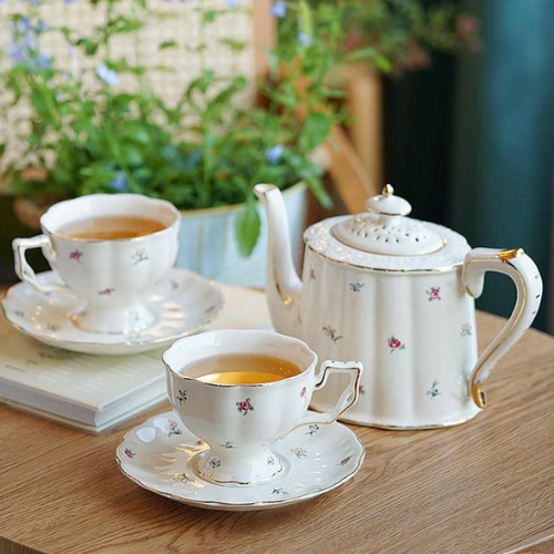 Plates and cups with a teapot
